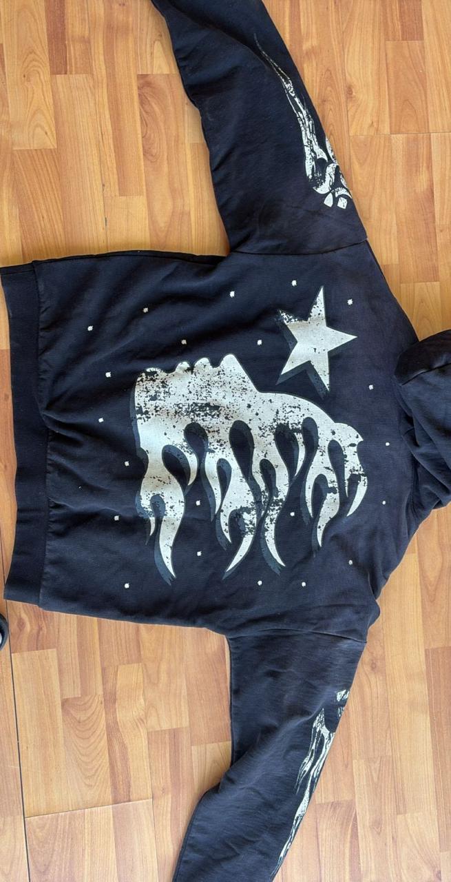 Essentials Distressed Black